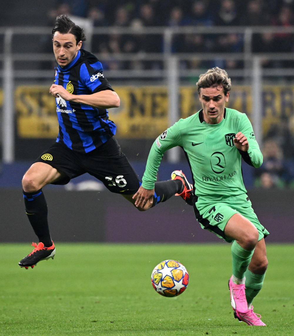 西甲新赛季年度赛事收官 巴萨稳居积分榜榜首（西甲新赛季收官，巴萨稳坐积分榜首位）