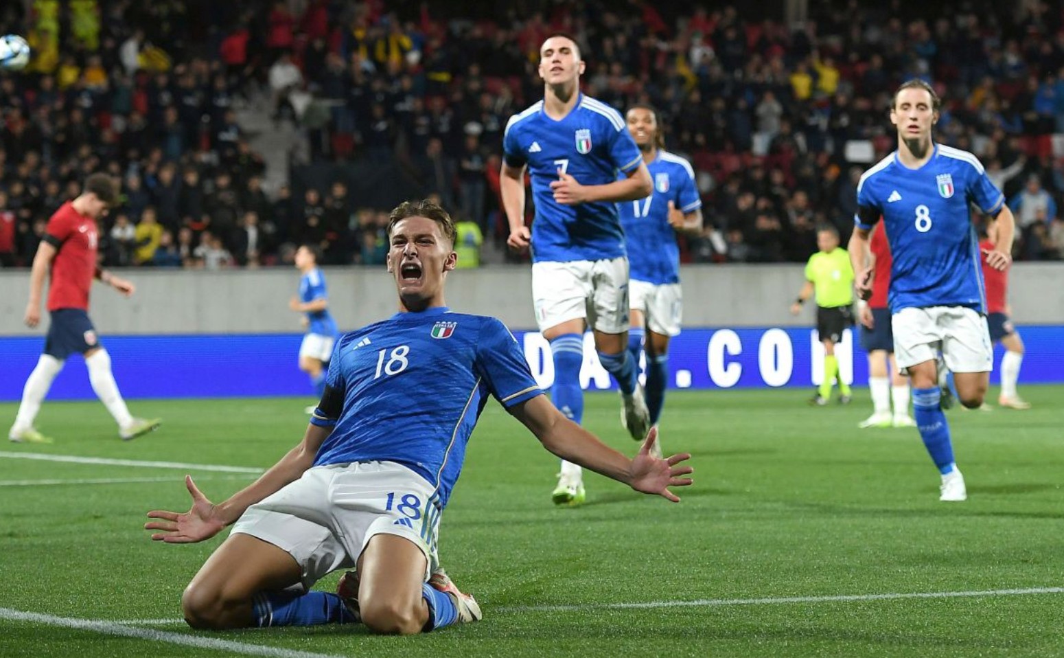 39岁仍然无所畏惧：诺伊尔的拜仁传奇继续