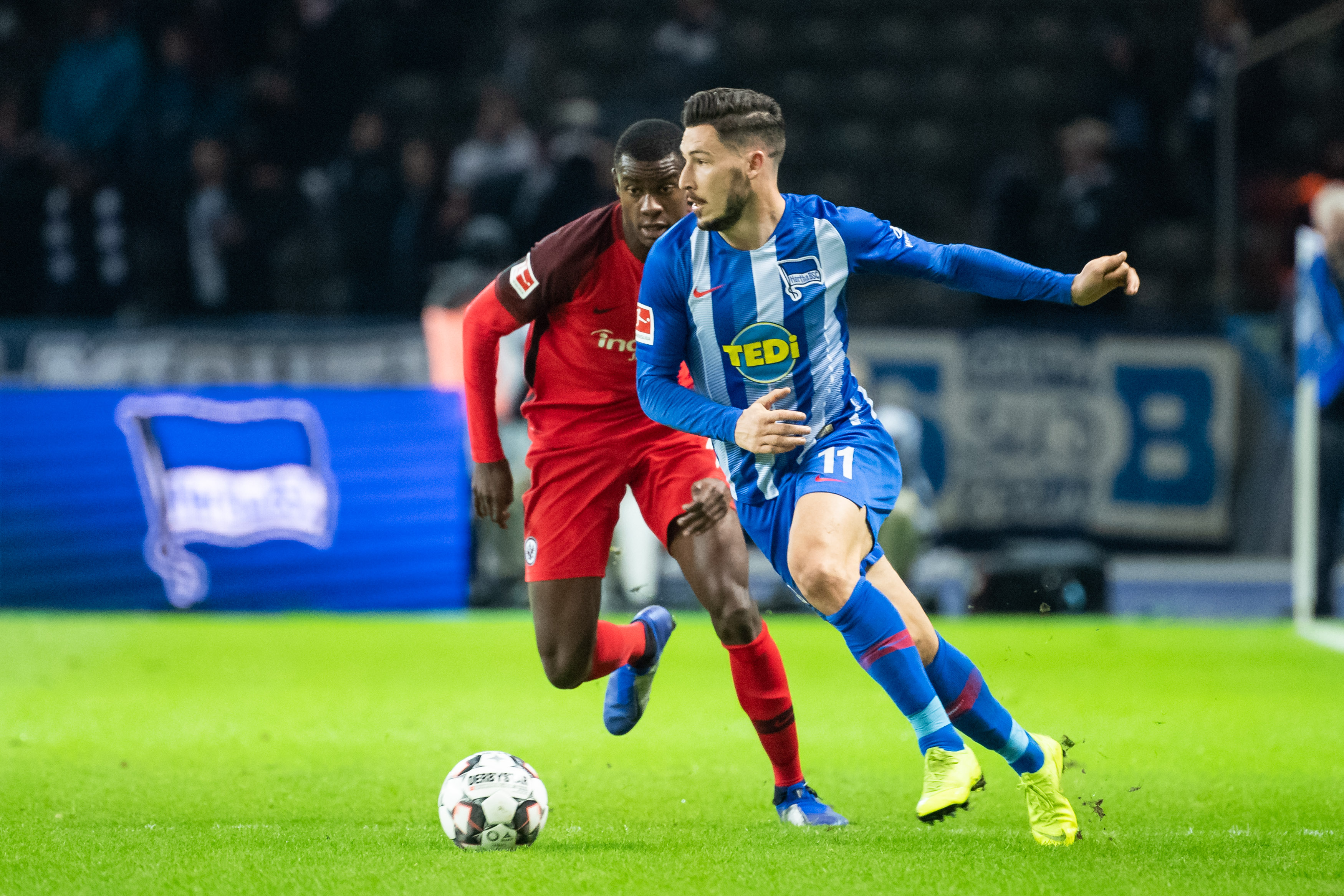 状态提升明显！官方：哈维西蒙斯传射建功，当选热刺2-0布伦特福德全场最佳（官方评全场最佳：哈维西蒙斯传射助热刺2-0布伦特福德，状态回升显著）