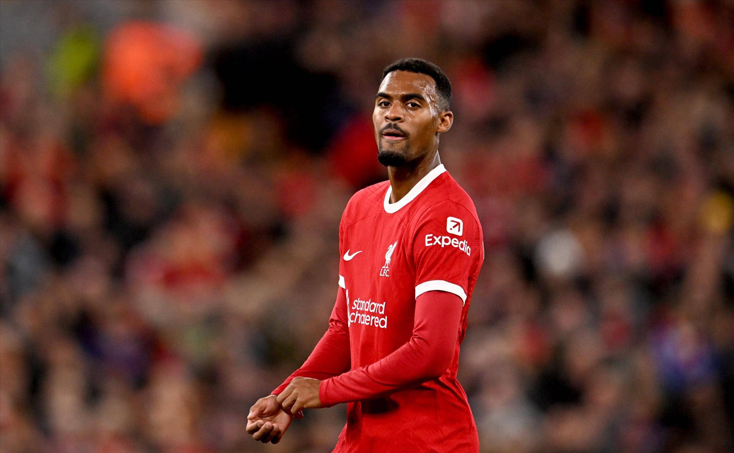 足球曝五大联赛将压缩联赛时间（曝五大联赛拟缩短赛程）