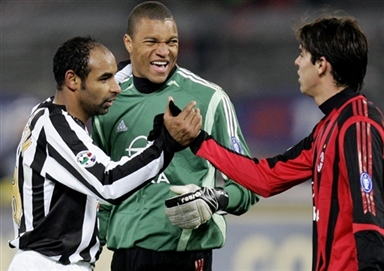 球星带球突破造成杀伤，全场欢呼