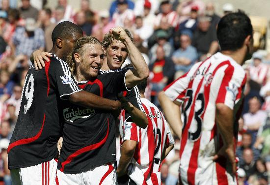 维拉vs阿森纳前瞻：英超前3大战 枪手主力双中卫缺席 谁也难赢（英超前三巅峰战前瞻：维拉对阵阿森纳，枪手双中卫缺阵，恐难分胜负）