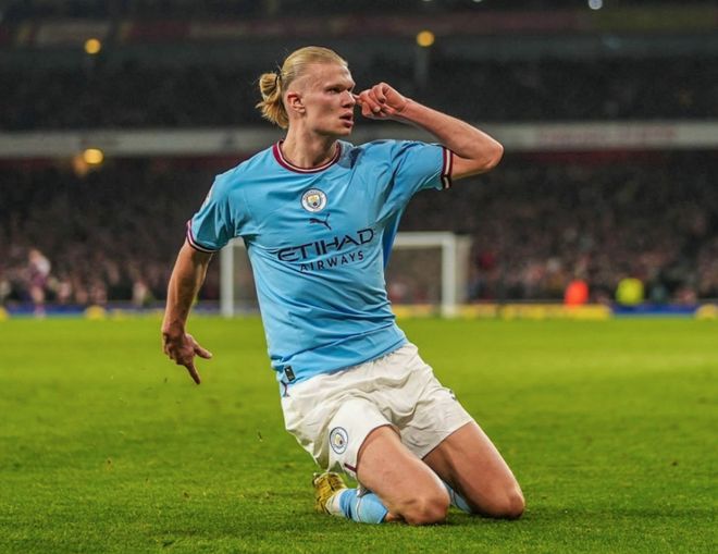 世体：巴萨引援名单已有多名后卫，奥塔门迪与德弗莱等人在列（世体：巴萨后防引援人选众多，奥塔门迪与德弗莱等在列）