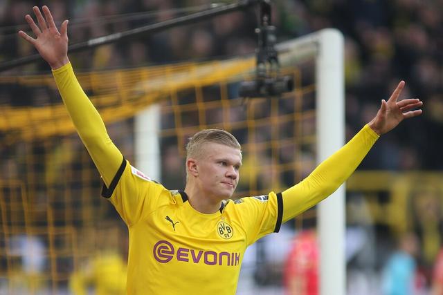 一镜到底！阿莫林带你看看，这个赛季曼联战胜了哪些对手：（跟着阿莫林一镜到底，回顾曼联本赛季击败的对手）