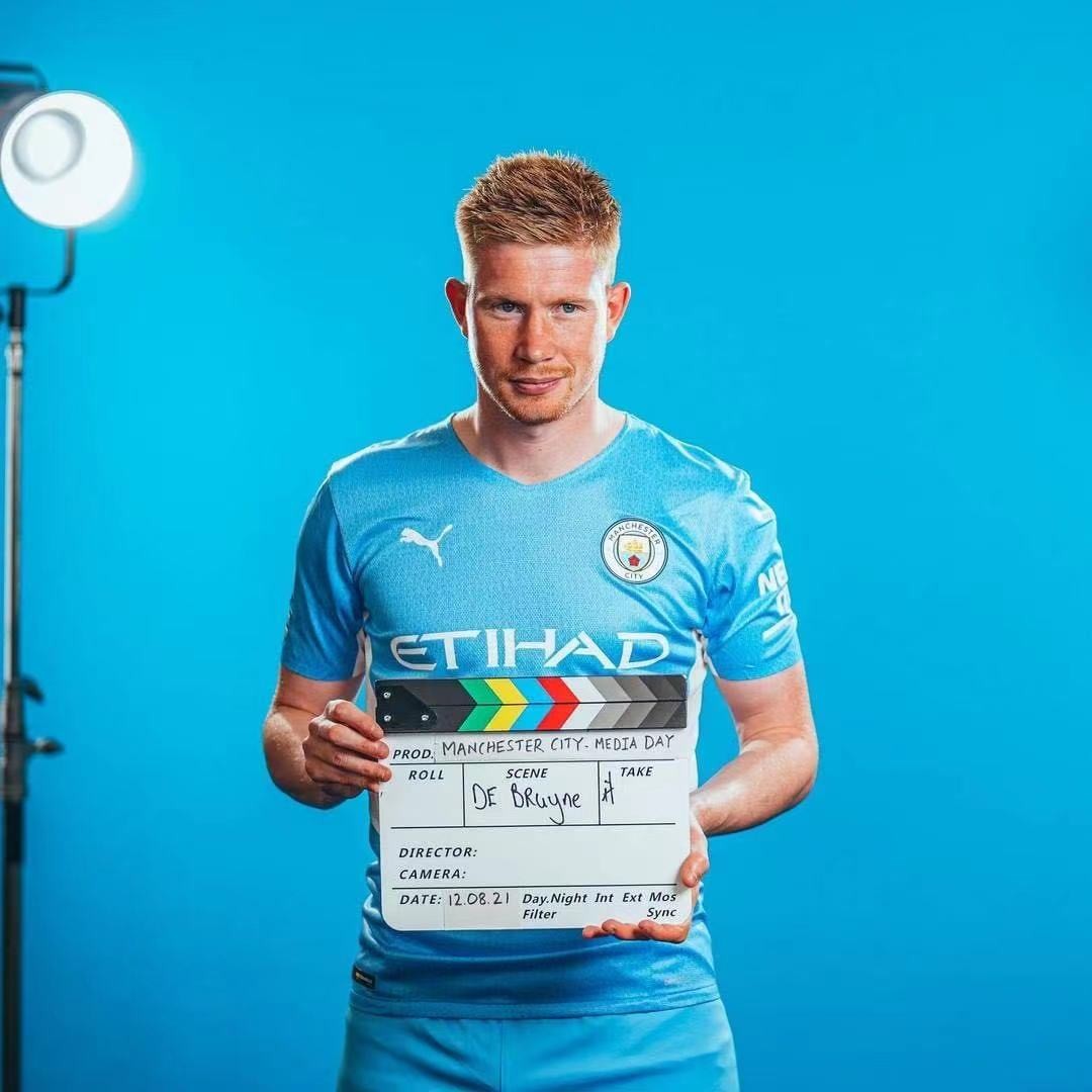 17岁273天，卡尔是拜仁队史德甲单场传射建功最年轻的球员（17岁273天，卡尔刷新拜仁德甲队史单场传射最年轻纪录）