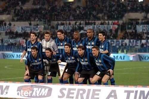 亚精英赛半场：路易斯失单刀+补射中柱，申花暂0-0广岛（亚精英赛半场战报：路易斯单刀失机又补射中柱，申花暂与广岛0-0）