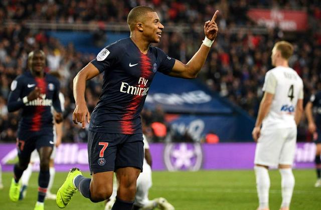 西甲榜首之争再次白热化（西甲榜首争夺再度升温）